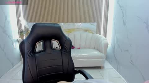 Snapshot of violeta_sub chatting on 02/14/26, 01:08 IG violeta sub online show from 02/14/26, 01:08