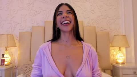 Snapshot of violetahills_ chatting on 06/17/26, 03:57 Violeta online show from 06/17/26, 03:57