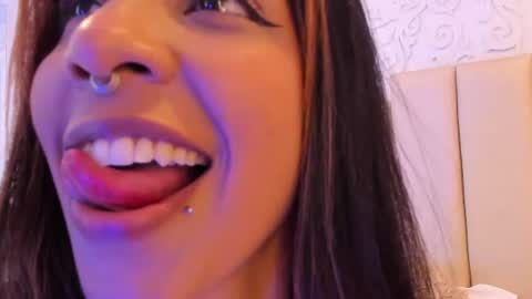 Snapshot of violetahills_ chatting on 07/27/26, 02:13 Violeta online show from 07/27/26, 02:13