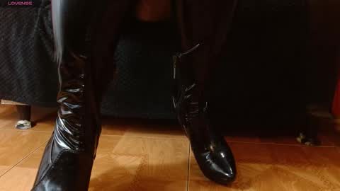 Snapshot of violetamorrison chatting on 11/15/25, 09:06 Violeta morrison online show from 11/15/25, 09:06