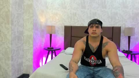 Snapshot of violetaydantegh chatting on 09/13/25, 03:28 vioeta y dante online show from 09/13/25, 03:28