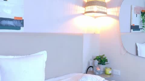 Violet online show from 04/16/26, 11:44