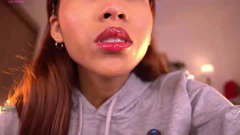 violeth___ online show from 12/19/25, 01:18