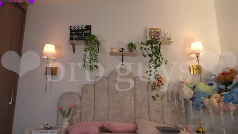 violeth___ online show from 04/07/26, 01:22