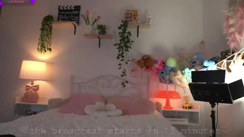 Snapshot of violeth___ chatting on 05/19/26, 11:38 violeth___ online show from 05/19/26, 11:38