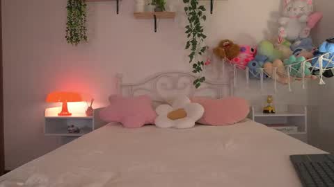 Snapshot of violeth___ chatting on 05/27/26, 01:08 violeth___ online show from 05/27/26, 01:08