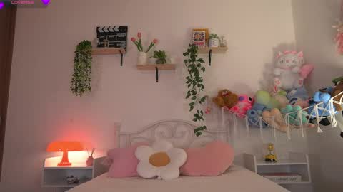 Snapshot of violeth___ chatting on 05/28/26, 01:19 violeth___ online show from 05/28/26, 01:19
