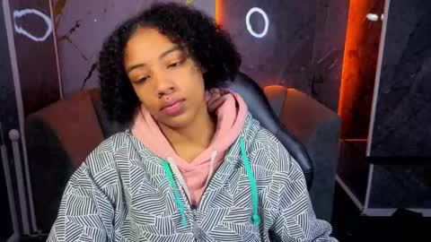 violeth_b online show from 11/17/25, 12:44