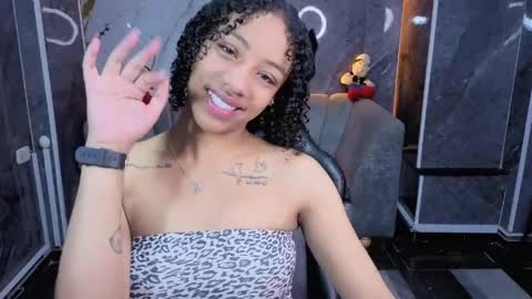 violeth_b online show from 04/24/26, 01:13