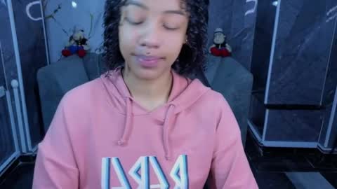 violeth_b online show from 05/19/26, 12:44
