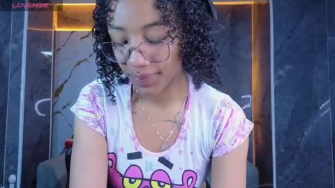 violeth_b online show from 05/25/26, 12:44