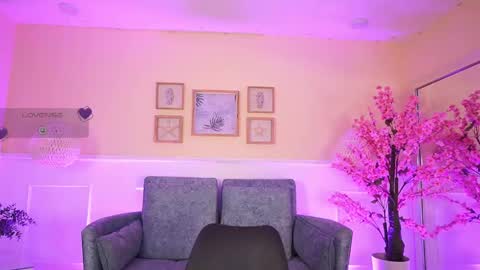 Snapshot of violetjonesx chatting on 05/14/26, 11:39 violetjonesx online show from 05/14/26, 11:39