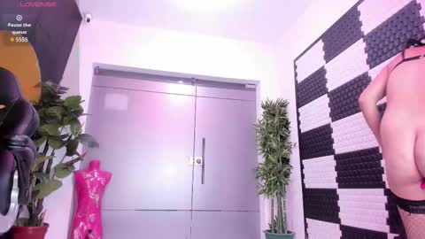 Snapshot of violetlux chatting on 11/27/25, 08:33 VioletLux online show from 11/27/25, 08:33