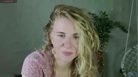 Snapshot of violetplath chatting on 09/12/25, 07:25 Violet next stream December 6 online show from 09/12/25, 07:25