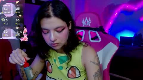 Snapshot of violetqs chatting on 10/28/25, 07:05 online show from 10/28/25, 07:05