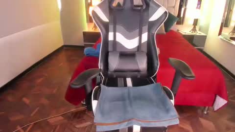 Snapshot of violetskinny chatting on 12/29/24, 10:25 violetskinny online show from 12/29/24, 10:25