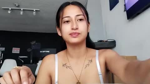 Snapshot of violetskinny chatting on 01/19/25, 03:32 violetskinny online show from 01/19/25, 03:32