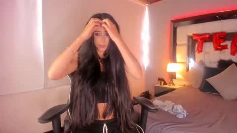 Snapshot of violetskinny chatting on 03/10/25, 07:07 violetskinny online show from 03/10/25, 07:07