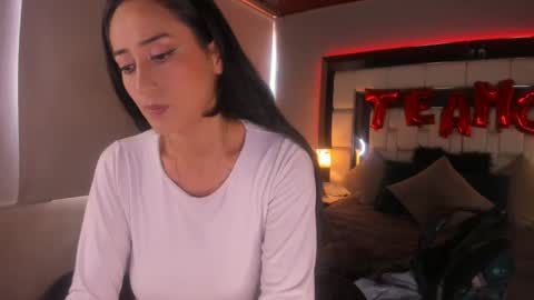 Snapshot of violetskinny chatting on 03/11/25, 06:30 violetskinny online show from 03/11/25, 06:30