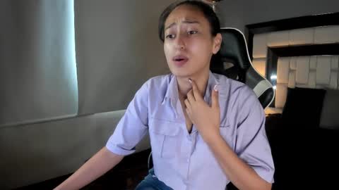 Snapshot of violetskinny chatting on 10/21/25, 06:41 violetskinny online show from 10/21/25, 06:41