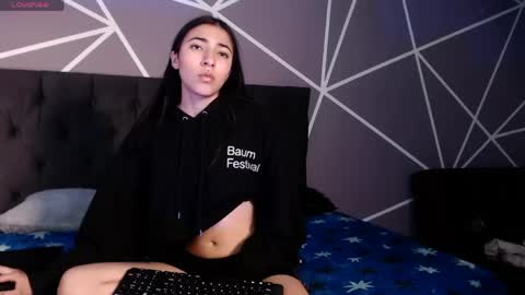 Snapshot of violett1126 chatting on 04/15/26, 05:47 1126 online show from 04/15/26, 05:47