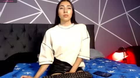 Snapshot of violett1126 chatting on 04/16/26, 04:46 1126 online show from 04/16/26, 04:46