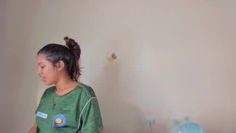 Snapshot of violett_24_ chatting on 11/14/25, 01:15 violett_24_ online show from 11/14/25, 01:15