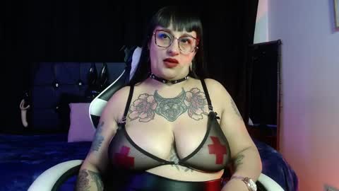 violett_8 online show from 04/11/26, 08:57