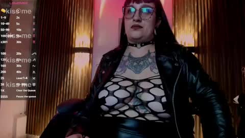 violett_8 online show from 06/01/26, 10:11