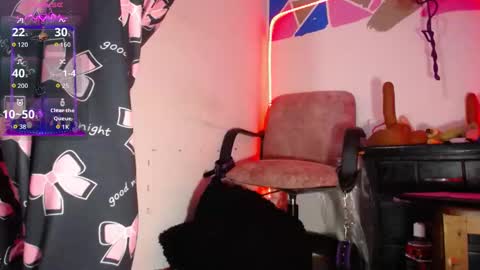 Snapshot of violett_ass chatting on 10/28/25, 12:47 Samantha y jhons online show from 10/28/25, 12:47