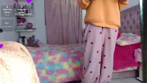 violett_brown9 online show from 06/29/26, 05:57