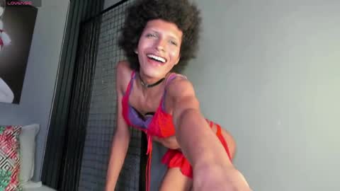 V I O L E T T E  online show from 04/17/26, 04:43