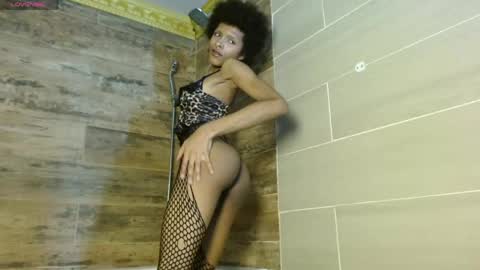 V I O L E T T E  online show from 04/26/26, 04:26