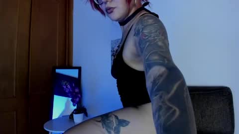 Snapshot of violett_sykes chatting on 04/11/26, 06:18 violett_sykes online show from 04/11/26, 06:18