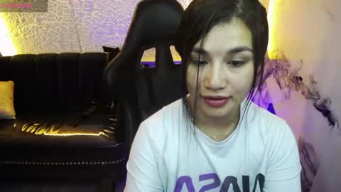 Snapshot of violetta_jhonson_v chatting on 06/25/26, 03:39 Violetta online show from 06/25/26, 03:39