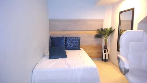 Snapshot of violetta_rainbow chatting on 01/08/25, 09:53 Violetta online show from 01/08/25, 09:53