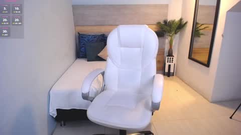 Snapshot of violetta_rainbow chatting on 01/10/25, 06:53 Violetta online show from 01/10/25, 06:53