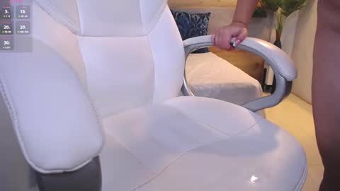 Snapshot of violetta_rainbow chatting on 01/25/25, 10:51 Violetta online show from 01/25/25, 10:51