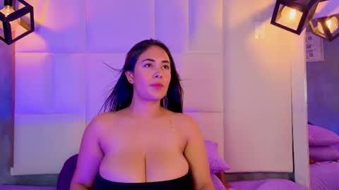 Snapshot of violetta_rose_ chatting on 07/12/26, 01:29 violetta online show from 07/12/26, 01:29