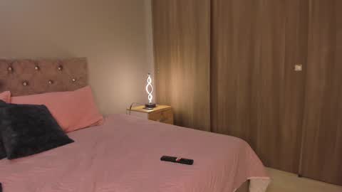 Snapshot of violetta_swift_ chatting on 12/25/24, 11:33 violetta independent model online show from 12/25/24, 11:33