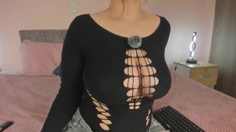 Snapshot of violetta_swift_ chatting on 11/28/25, 06:05 violetta independent model online show from 11/28/25, 06:05