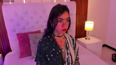 Snapshot of violettaalemida chatting on 09/22/25, 12:18 violettaalemida online show from 09/22/25, 12:18