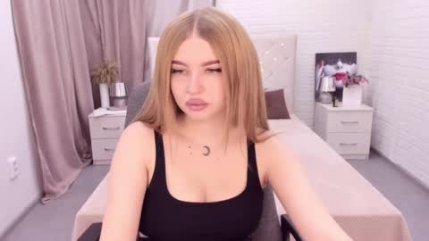 Snapshot of violettaotis chatting on 12/12/24, 11:40 ViolettaOtis online show from 12/12/24, 11:40