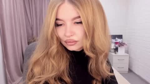 Snapshot of violettaotis chatting on 12/14/24, 11:29 ViolettaOtis online show from 12/14/24, 11:29