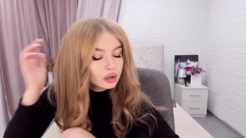 Snapshot of violettaotis chatting on 12/14/24, 02:31 ViolettaOtis online show from 12/14/24, 02:31