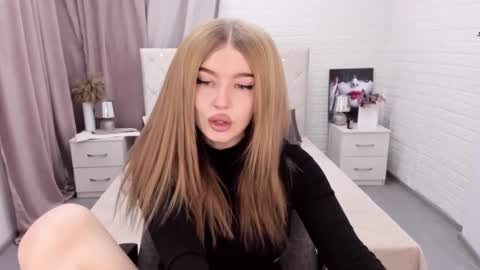 Snapshot of violettaotis chatting on 12/21/24, 11:33 ViolettaOtis online show from 12/21/24, 11:33