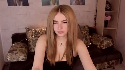 Snapshot of violettaotis chatting on 12/23/24, 11:57 ViolettaOtis online show from 12/23/24, 11:57