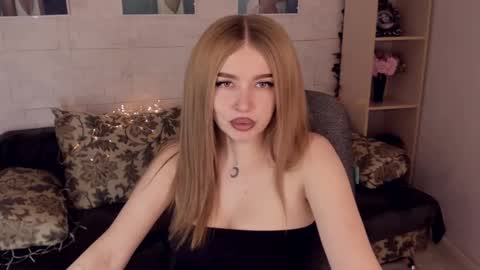 Snapshot of violettaotis chatting on 12/28/24, 11:41 ViolettaOtis online show from 12/28/24, 11:41