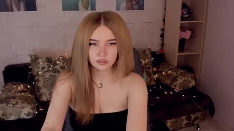 Snapshot of violettaotis chatting on 01/03/25, 11:35 ViolettaOtis online show from 01/03/25, 11:35