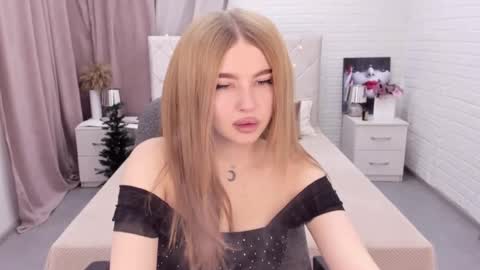 Snapshot of violettaotis chatting on 01/04/25, 11:33 ViolettaOtis online show from 01/04/25, 11:33